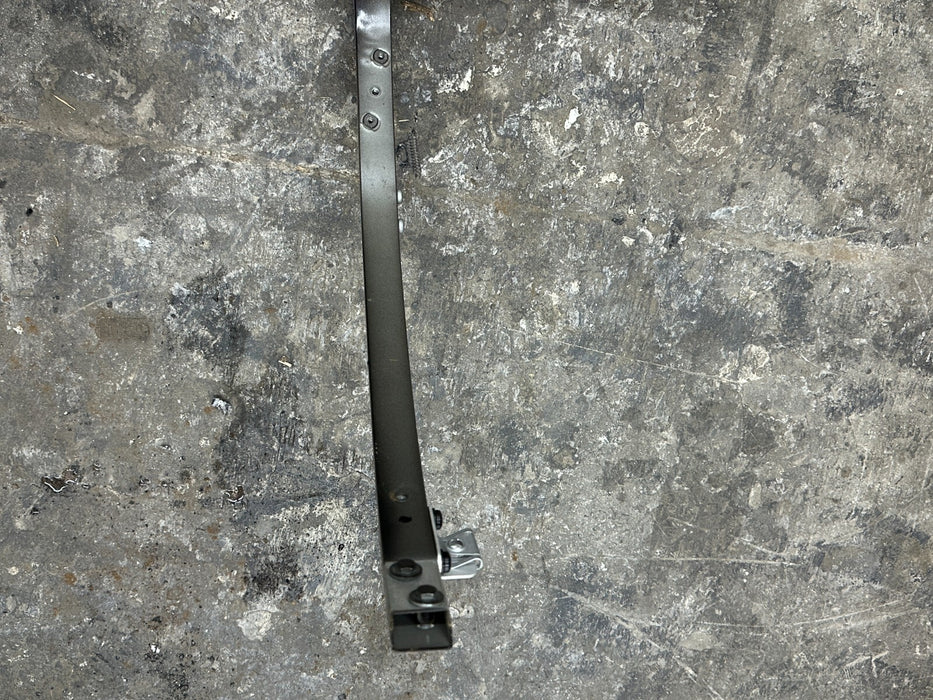 2014 AUDI R8 FRONT RIGHT FENDER RADIATOR SUPPORT STRUCTURE MOUNT BRACKET OEM