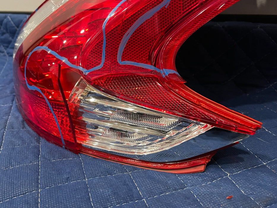 2012 NISSAN 370Z CONV REAR PASSENGER RIGHT TAIL LIGHT OEM *CRACKED*