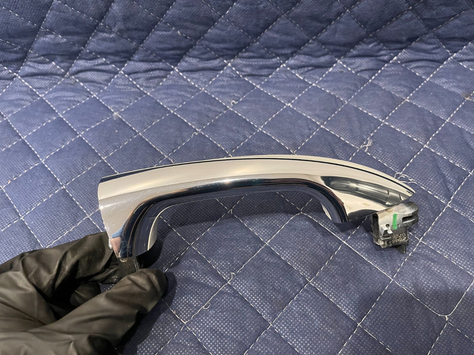 2017 MERCEDES-BENZ C63 AMG FRONT DRIVER LEFT WHITE/ CHROME DOOR HANDLE OEM