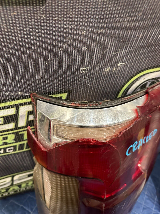 2017- 2019 FORD F250 F350 F450 PASSENGER RIGHT LED TAIL LIGHT OEM *PARTS ONLY*