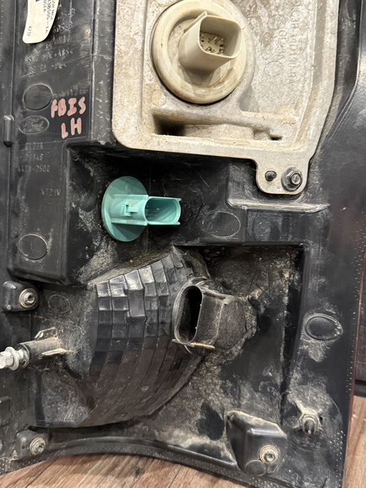 2020-2022 FORD F350 F450 DRIVER LEFT HALOGEN TAIL LIGHT OEM *FLAWS 4-10*