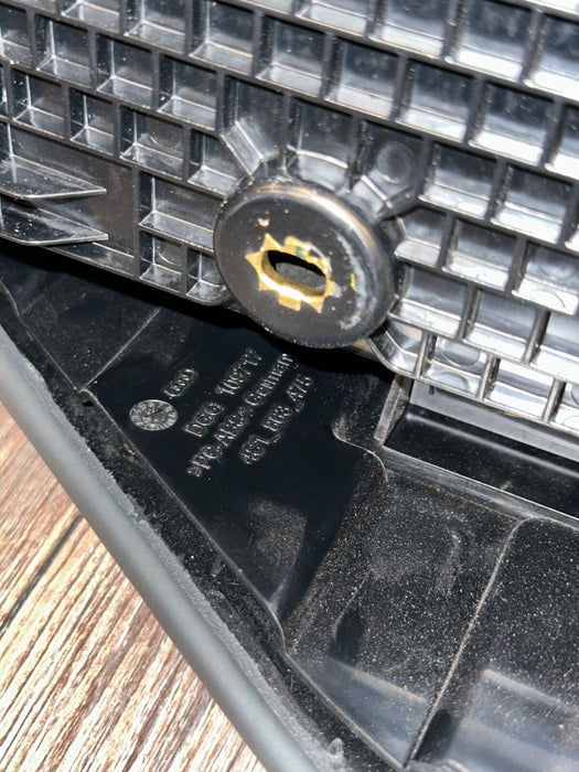 2017-18 AUDI R8 CENTER CONSOLE W CONTROLS & STORAGE COMPARTMENT OEM 4S1 863 041