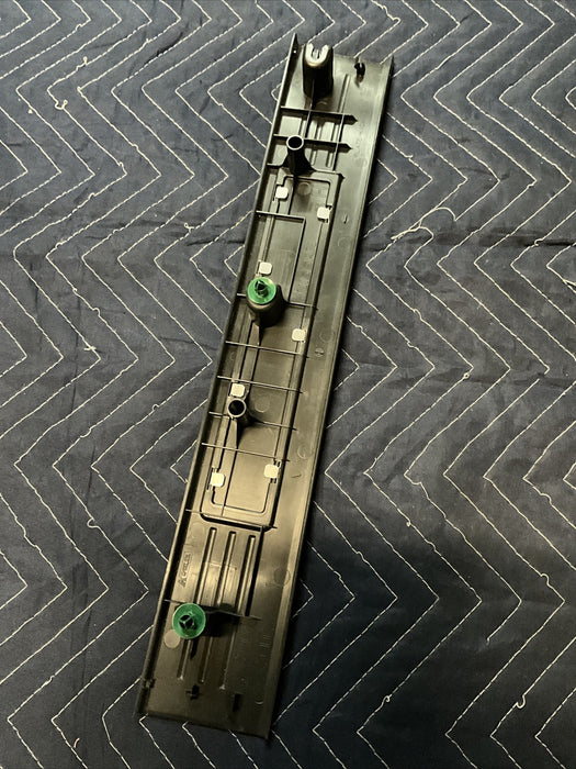 2016-2019 NISSAN TITAN XD RIGHT KICK PLATE DOOR SILL OEM