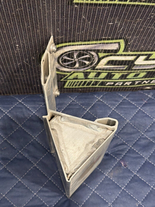 2018 AUDI R8 REAR MIDDLE LOWER FRAME BAR BRACKET 4T0 813 483 B