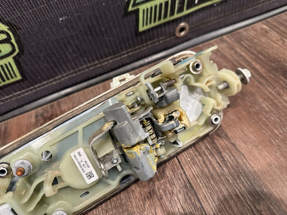 2017 FORD F250 F350 FRONT RIGHT DOOR HANDLE METALLIC WHITE (UG) ~MINOR WEAR~