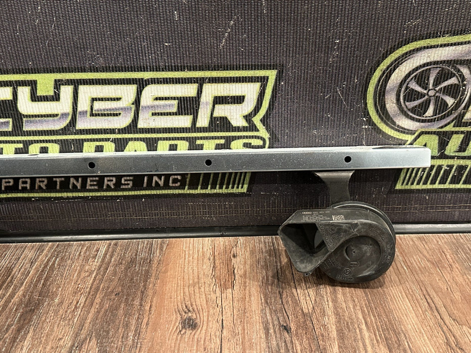 2017-18 AUDI R8 MOUNTING BRACKET W LEFT RIGHT HORN ASSEMBLY OEM