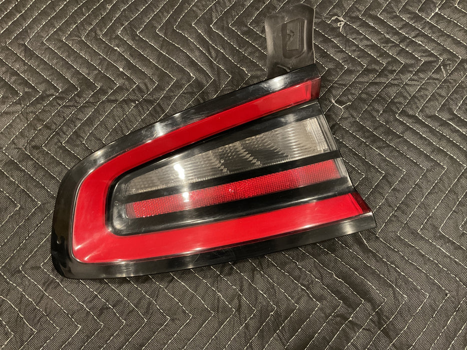 2016 DODGE CHARGER HELLCAT 6.2 LEFT LH DRIVER REAR TAIL LIGHT 2015-2019