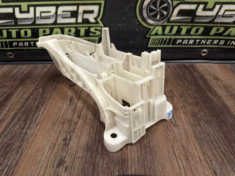 2014 TOYOTA PRIUS V JUCTION BOX BRACKET OEM 82877 47010