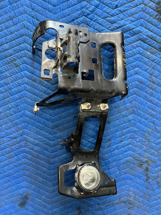 2016 NISSAN TITAN XD INNER FRONT LEFT DRIVER BUMPER BRACKET W/ FOGLIGHT OEM