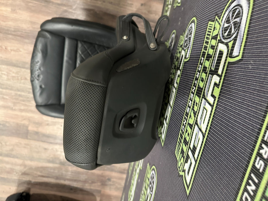 2017 2021 AUDI R8 PLUS RIGHT PASSENGER OEM GENUINE DIAMOND STITCHED ~WEAR~