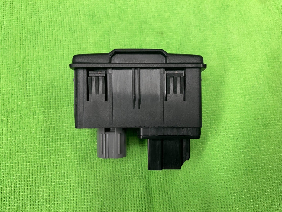 2017-2019 FORD F250 F350 F450 POWER CONVERTER PORT OEM HC3T-19G310-BA