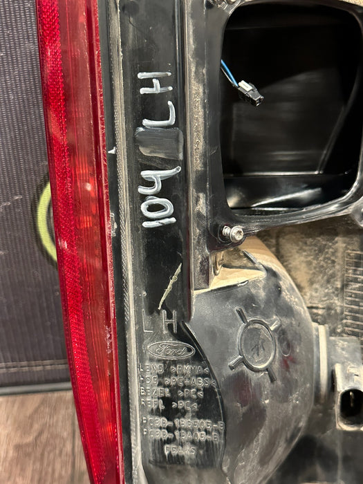 2023-2024 FORD F350 DRIVER LEFT HALOGEN TAIL LIGHT OEM *READ/SCUFFS*
