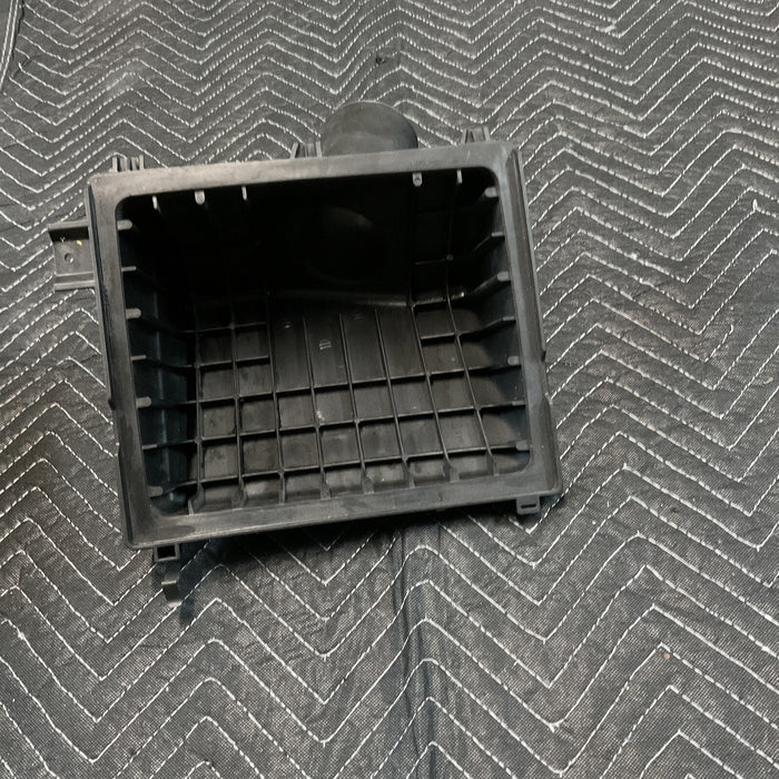 2010 NISSAN TITAN XD AIR CLEANER BOX W/O FILTER OEM Nissan ZE00B