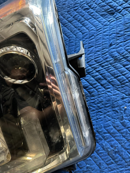 2016 2017 18 2019 NISSAN TITAN XD V8 DIESEL FRONT RIGHT PASSENGER HEADLIGHT OEM