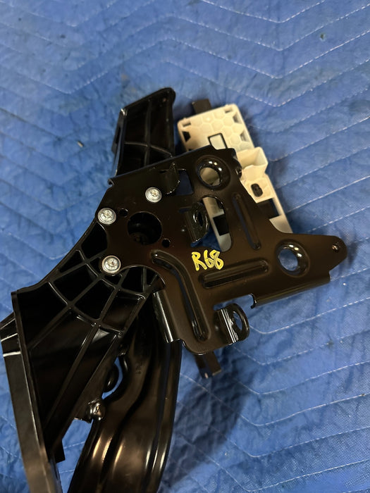 2020 BMW M8 COMPETITION F93 G16 OEM BRAKE PEDAL ASSEMBLY D2687427305 687427305