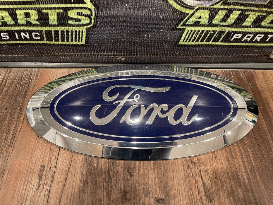 2017-2019 FORD F250 F350 F450 SUPERDUTY FRONT GRILLE EMBLEM OEM  (READ)