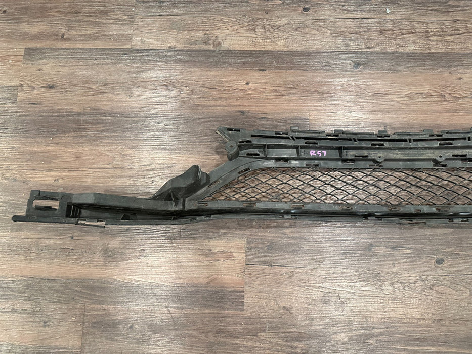 2017 MERCEDES-BENZ C63 AMG CONV FRONT BUMPER LOWER GRILLE OEM *2 BROKEN TABS*