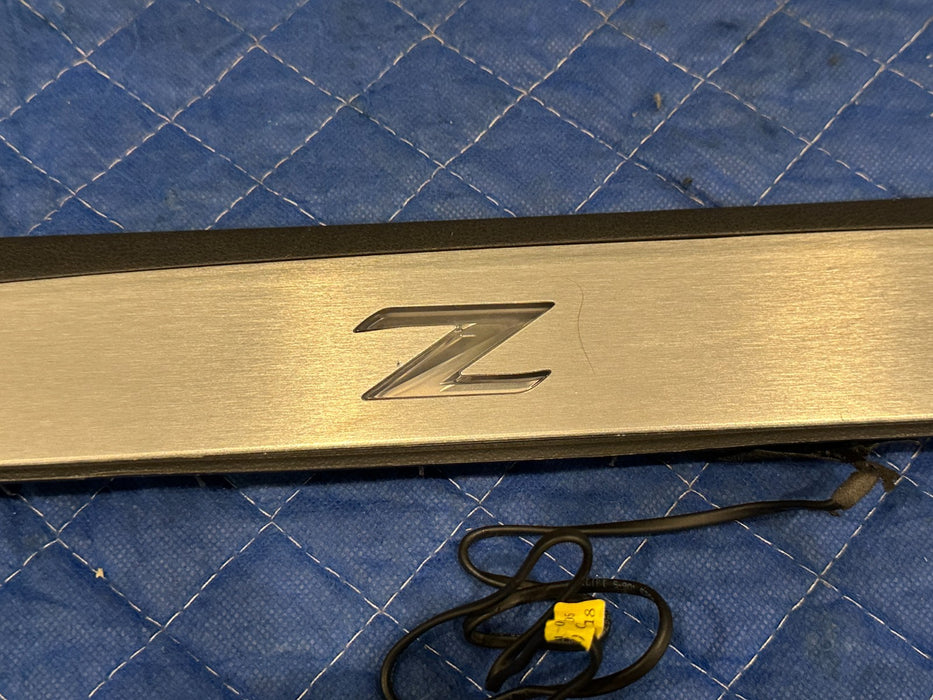 2013 NISSAN 370Z LEFT RIGHT ILLUMINATED KICK PLATES OEM *SLIGHT WEAR 3,4,6*