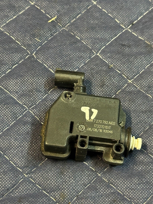2020 BMW M4 F82 FUEL FILLER DOOR LOCK ACTUATOR OEM 7 270 792 17337010