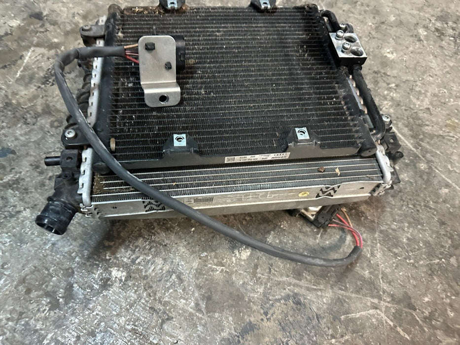 2014 AUDI R8 FRONT DRIVER LEFT RADIATOR 420 121 281 420121281 ASSEMBLY ~READ~