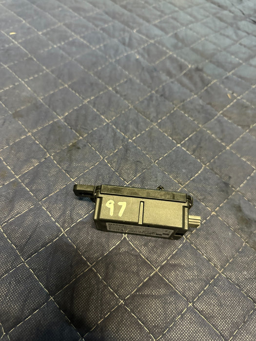 2020 BMW M4 F82 REMOTE CONTROL MODULE RECEIVER 8706502
