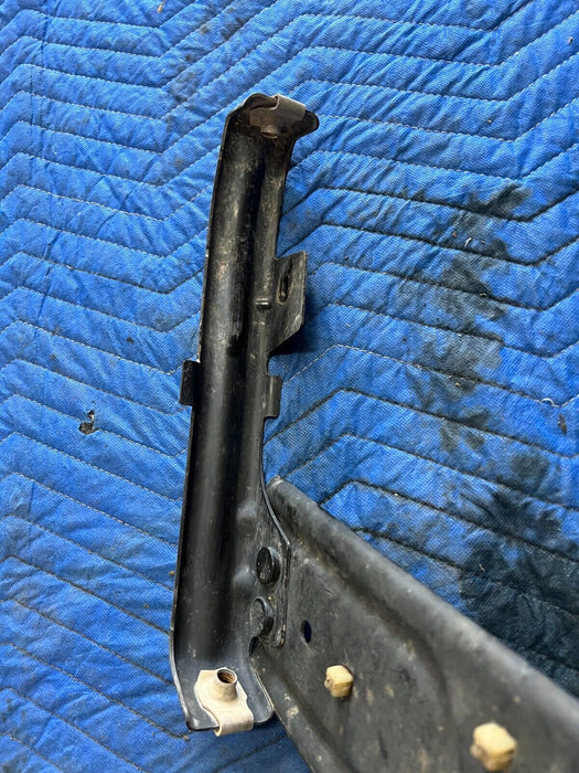 2016 2018 NISSAN TITAN XD PLATINUM FRONT RIGHT BUMPER BRACKET 62222-EZ00A