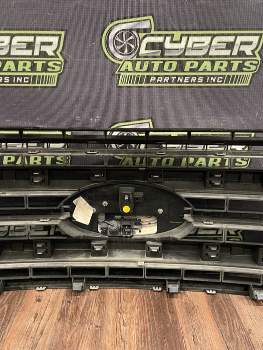 2020-22 FORD F250 PLATI FRONT BUMPER GRILLE OEM *READ/2 MISS CLIPS/NO EMBLEM*
