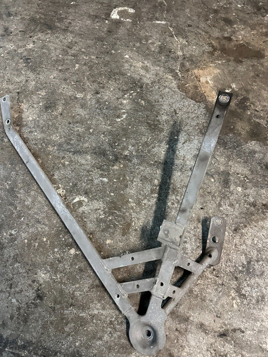 2020 BMW M4 REAR DRIVER LEFT SUSPENSION BRACKET OEM 66228464507