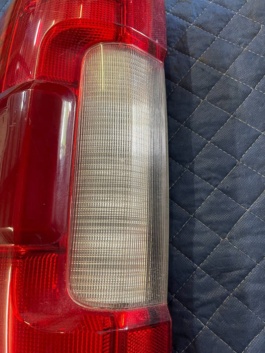 2017 2018 2019 FORD F250 F350 F450 DRIVER LEFT TAIL LIGHT OEM *SCRATCHES*