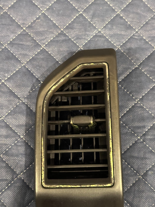 2020 FORD F250 F350 F450 XLT DASHBOARD DASH RIGHT PASSENGER AIR VENT OEM *WEAR*