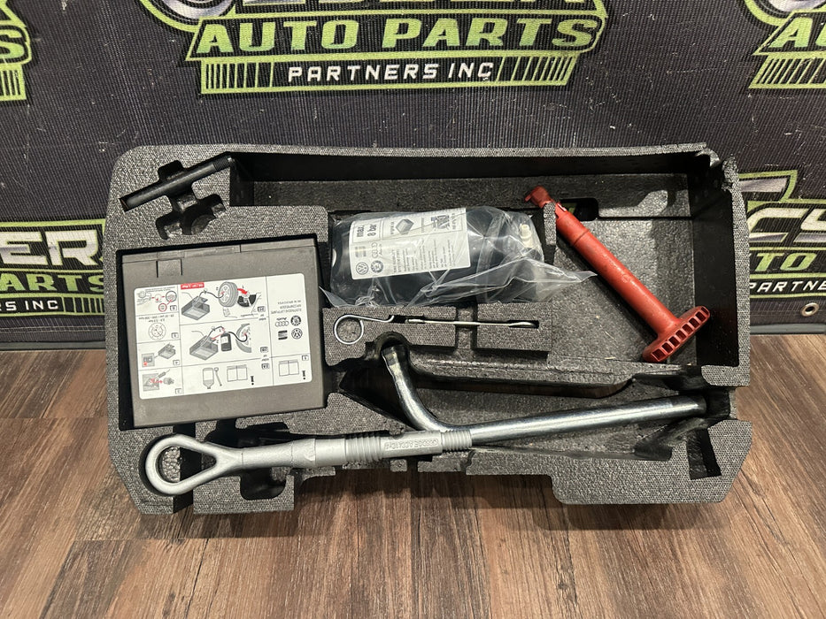 2014 AUDI R8 TOOL JACK CARRIER OEM 420 864 501