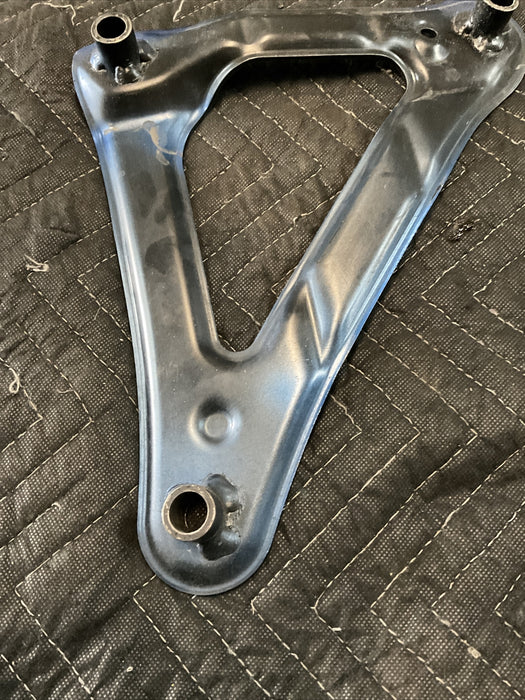 2015 LEXUS RC-F RCF FRONT LEFT DRIVER SIDE FENDER BRACKET OEM