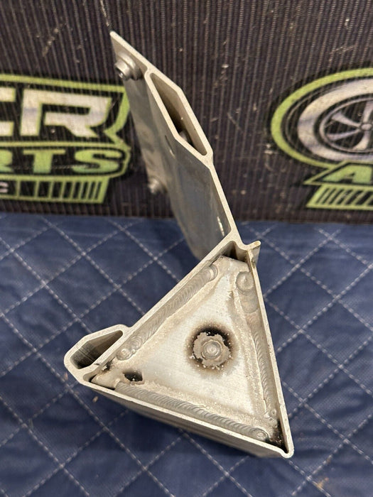 2018 AUDI R8 REAR MIDDLE LOWER FRAME BAR BRACKET 4T0 813 483 B