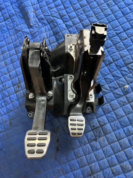 2012 AUDI R8 V8 6 SPEED MANUAL CLUTCH BRAKE PEDALS ASSEMBLY 423721057F