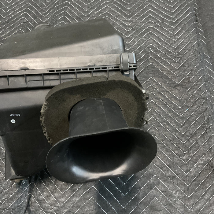 2010 NISSAN TITAN XD AIR CLEANER BOX W/O FILTER OEM Nissan ZE00B