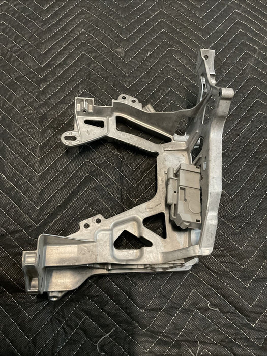 2019 MERCEDES E63S AMG FRONT RIGHT HEADLIGHT BRACKET OEM A2056221700