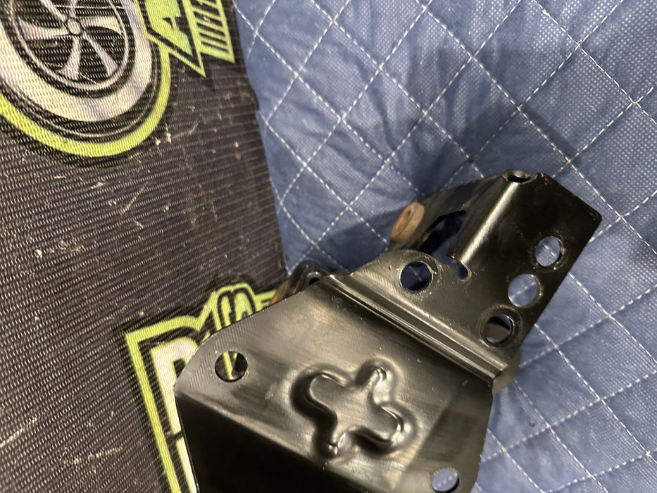 2021 AUDI R8 FRONT RIGHT DEFORMATION ELEMENT MOUNTING BRACKET OEM 4S0 807 552 C