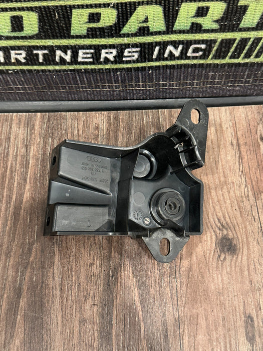 2021 AUDI R8 FRONT DRIVER LEFT ADJUSTMENT MOUNT BRACKET OEM 4S0 807 879 A
