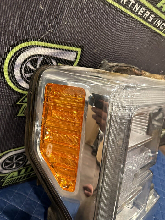 2017-2019 FORD F250 F350 F450 PASSENGER RIGHT LED HEADLIGHT OEM *BURNT*