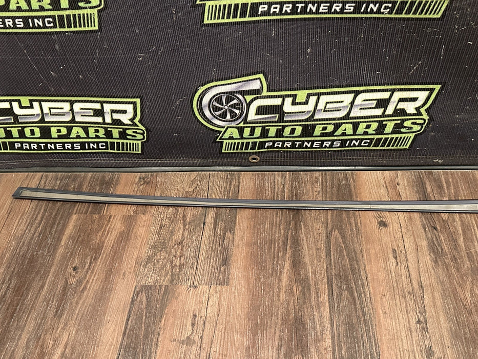 2014 2015 AUDI R8 RIGHT WINDOW BELT MOLDING OEM VELVET PURPLE *FLAWS 5-7*