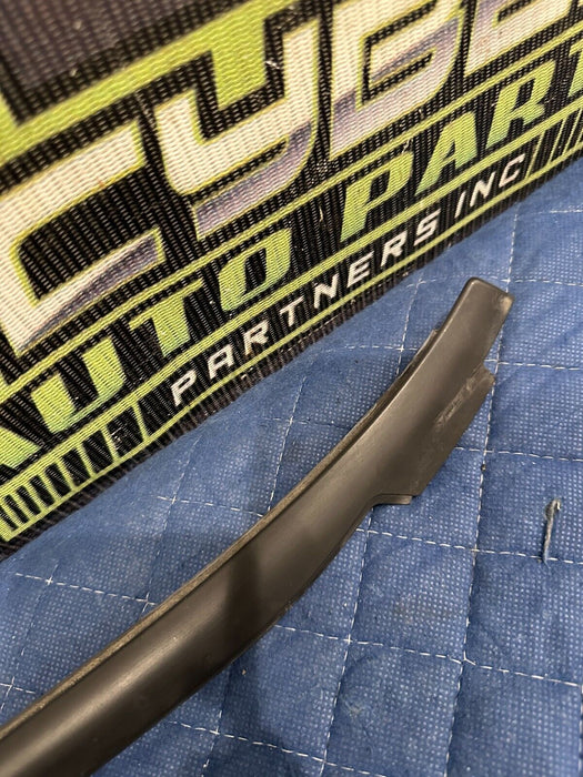 2015-2020 BMW M4 F82 RIGHT SIDE WINDSHIELD DRIP MOLDING 51 31 7 285 928