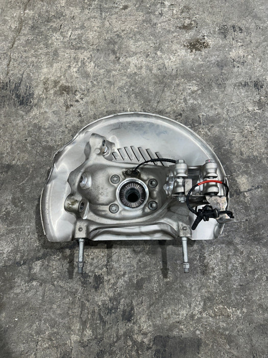 2024 BMW M3 M4 G80 G82 FRONT RIGHT SPINDLE KNUCKLE HUB OEM 8K MILES