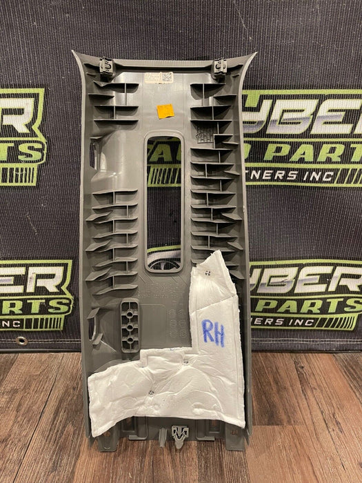 2017-2019 FORD F250 F350 F450 LARIAT/XLT GRAY RIGHT UPPER B PILLAR OEM *SCUFFS