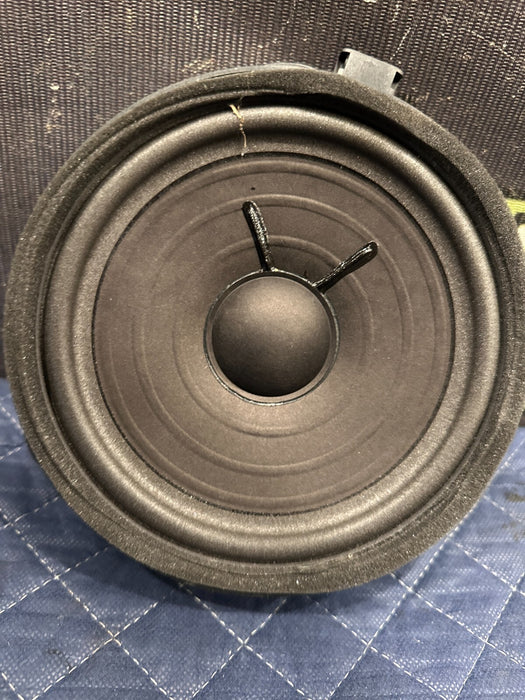 2014 AUDI R8 V10 B&O BANG & OLUFSEN LEFT DOOR SPEAKER OEM 420 035 415 A