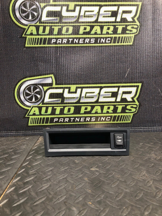 2013-2019 SCION FRS FR-S SUBARU BRZ OEM USB/AUX TRIM SLOT