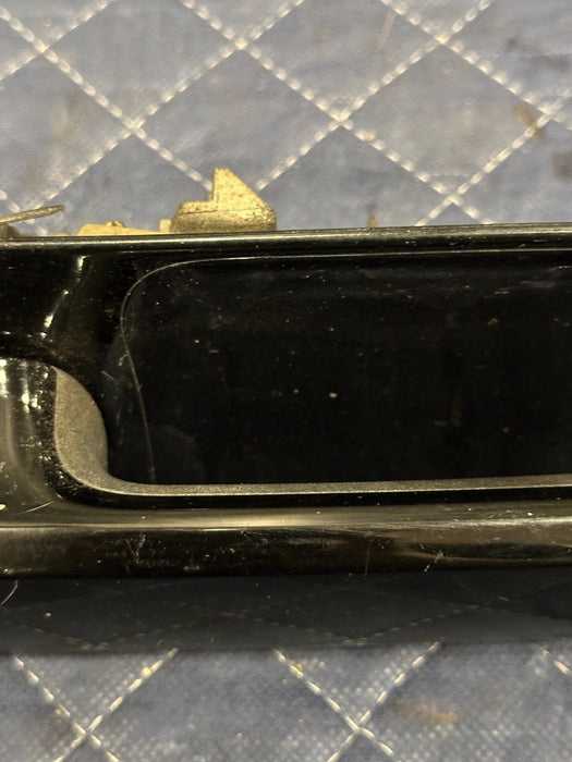 2017-2019 FORD F250 F350 F450 REAR LEFT DOOR HANDLE OEM BLACK PEARL G1 *FLAW*