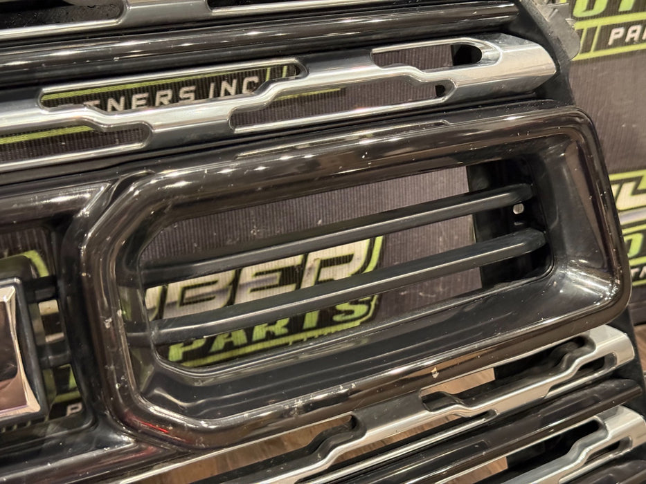 2022 DODGE RAM 2500 CHROME GRILLE WITH CAMERA OEM *MINOR WEAR 12-15*