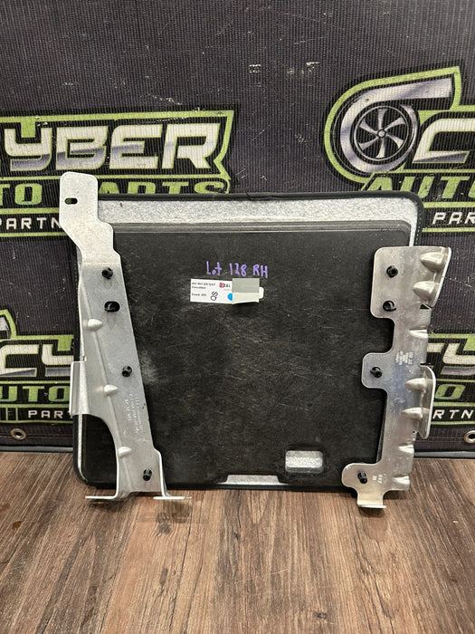 2017 AUDI R8 SPYDER FRONT RIGHT FOOT REST SUPPORT TRIM COVER PANEL 4S1 864 420