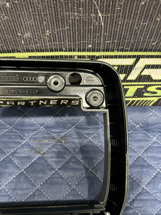 2012 AUDI R8  FRONT CENTER DASH AIR VENT A/C TRIM BEZAL 423 820 951