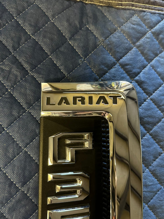 2017-2019 FORD F350 LARIAT PASSENGER RIGHT SIDE FENDER EMBLEM BADGE OEM